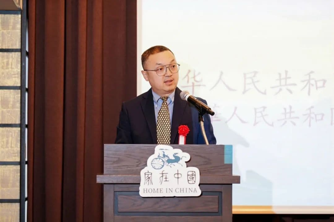 Former Vice Minister of the Environment of Japan and Chairman of the General Incorporated Foundation 3000 Future Conference, Nakai Tokutaro, and Chairman of the Japan-China Economic and Cultural Exchange Center and President of the Japan Alumni Association of Dalian University of Foreign Languages, Ma Xiaoping, delivered speeches respectively.